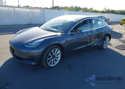 2018 Tesla Model 3 Long Range/Performance z USA, uszkodzony, nr VIN 5YJ3E1EB6JF132620